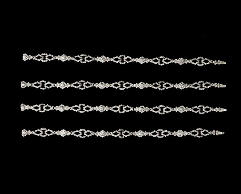 COLLIER, briljantslipade diamanter, tot. 14.20 ct. Itutagbart till collier/ två armband.