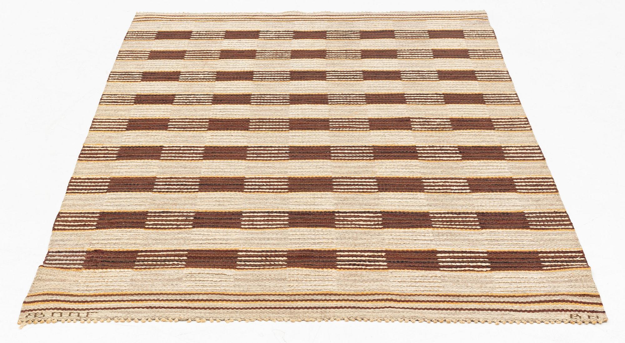 Barbro Nilsson, matta, "Schackrutig, brun". Reliefrya. Ca 206 x 123 cm. Signerad AB MMF BN.