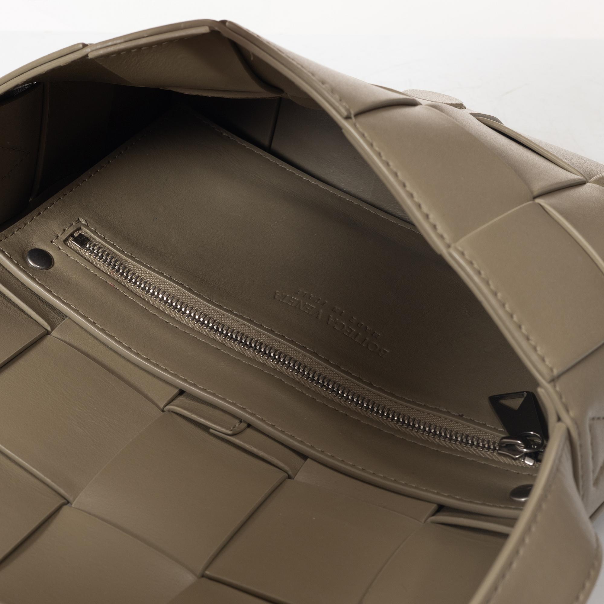Bottega Veneta, A "Casette" leather bag.