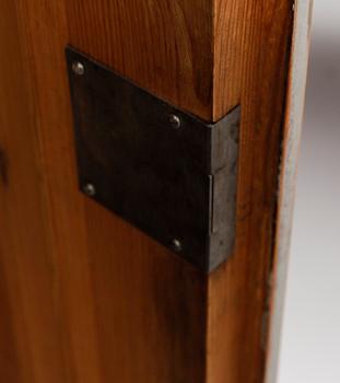 KLÄDSKÅP, omkring år 1900.