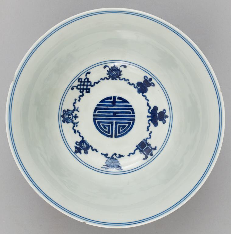 A blue and white 'Shou' bowl, Qing dynasty, mark and period of Qianlong (1736-95).