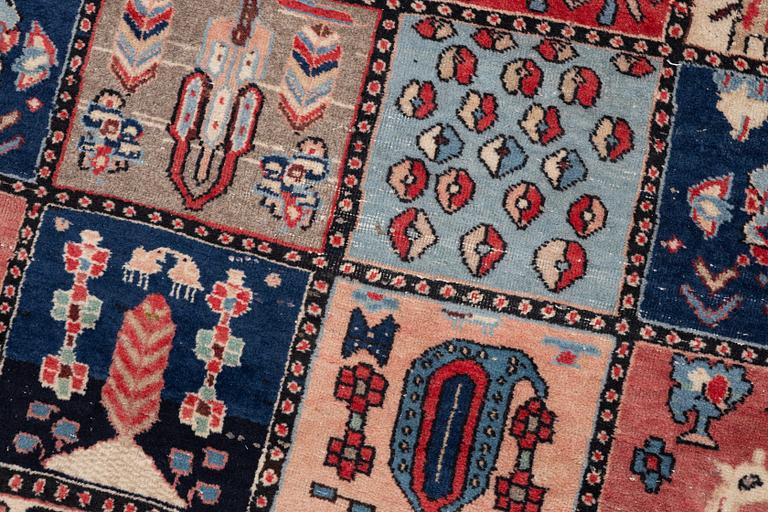 Rug, Bakhtiari, approx. 302 x 160 cm.