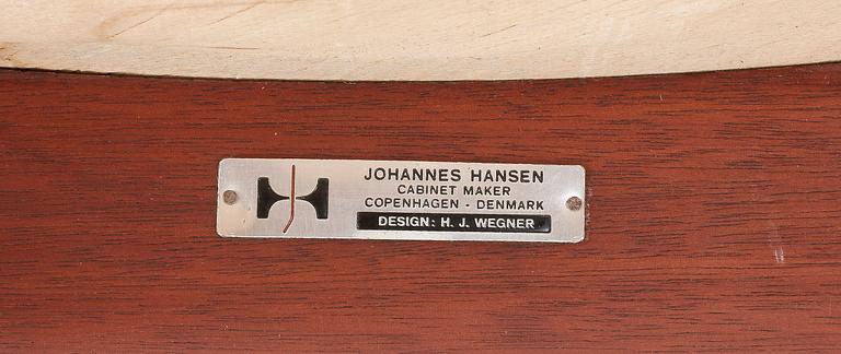KARMSTOLAR, ett par, Hans Wegner "JH-713", Johannes Hansen Möbelsnedkeri, Danmark, 1900-talets andra hälft.