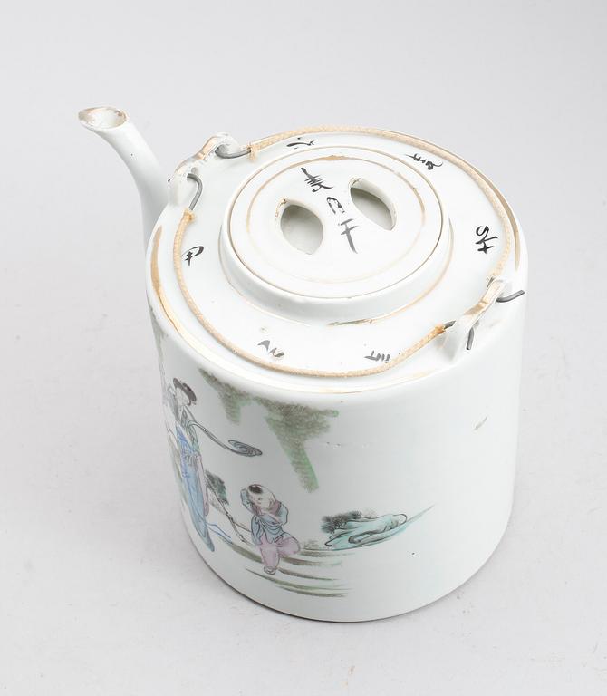 TEKANNA med lock, porslin, Kina, 1900-talets första hälft.