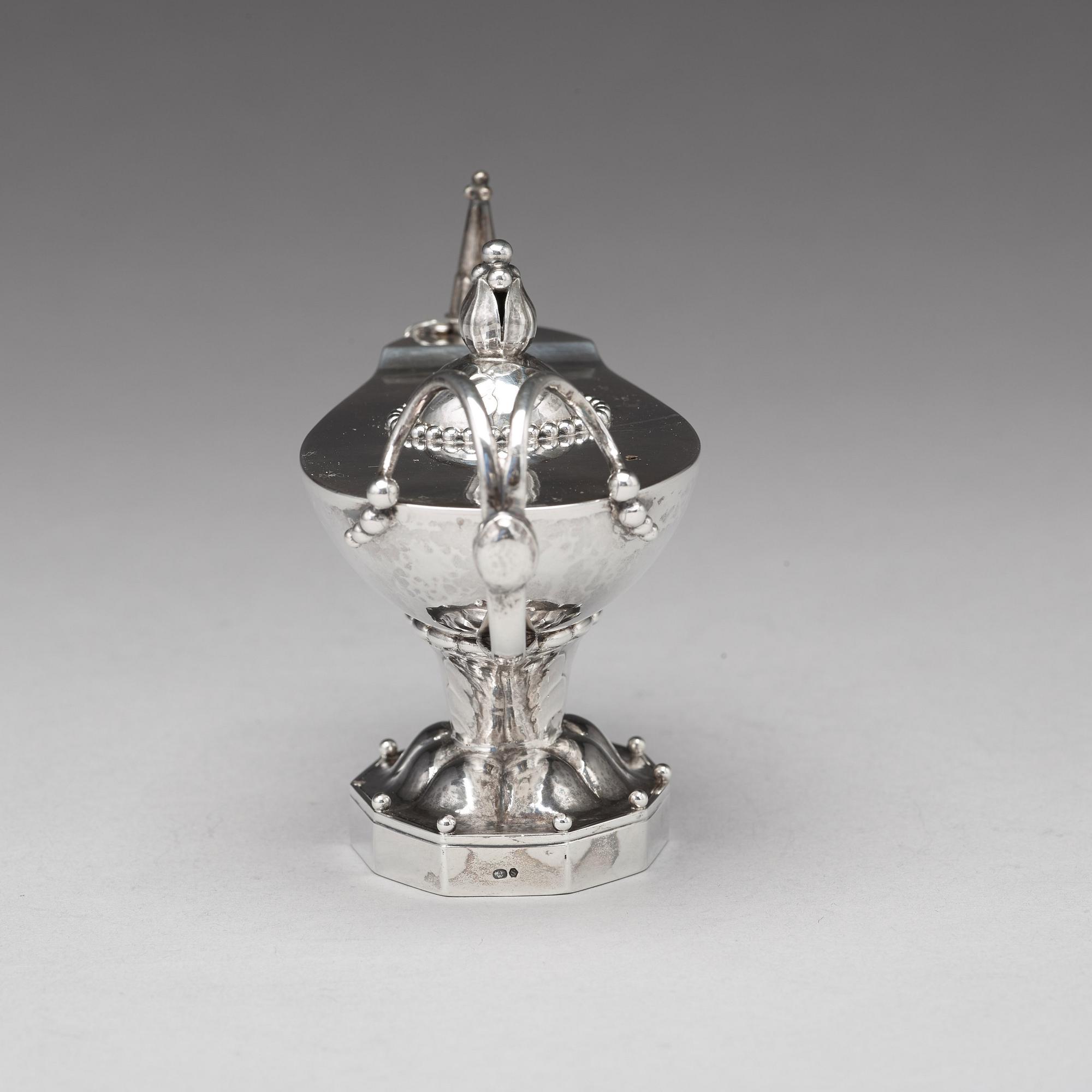 Georg Jensen, bordständare / oljelampa, Köpenhamn 1918, design nr 12, 830/1000.