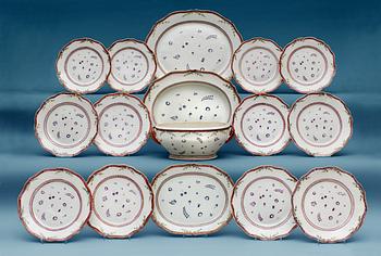 1639. SERVIS, 17 delar, kompaniporslin. Qing dynastin, Qianlong (1736-95).