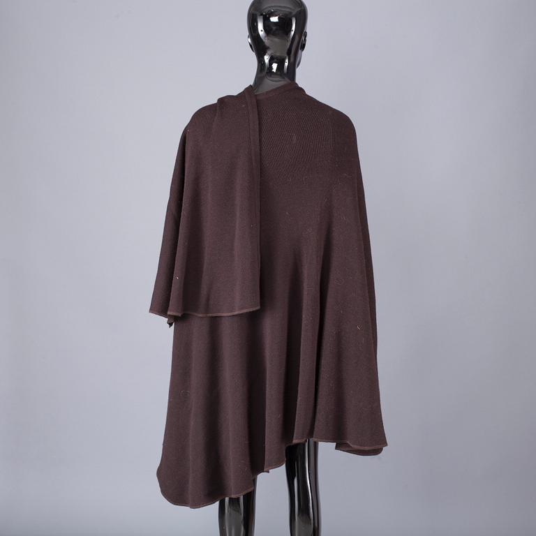 CAPE, Yves Saint Laurent.