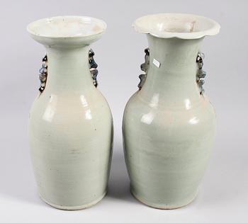 GOLVVASER, 2 st. Porslin, Kina, 1900-tal.