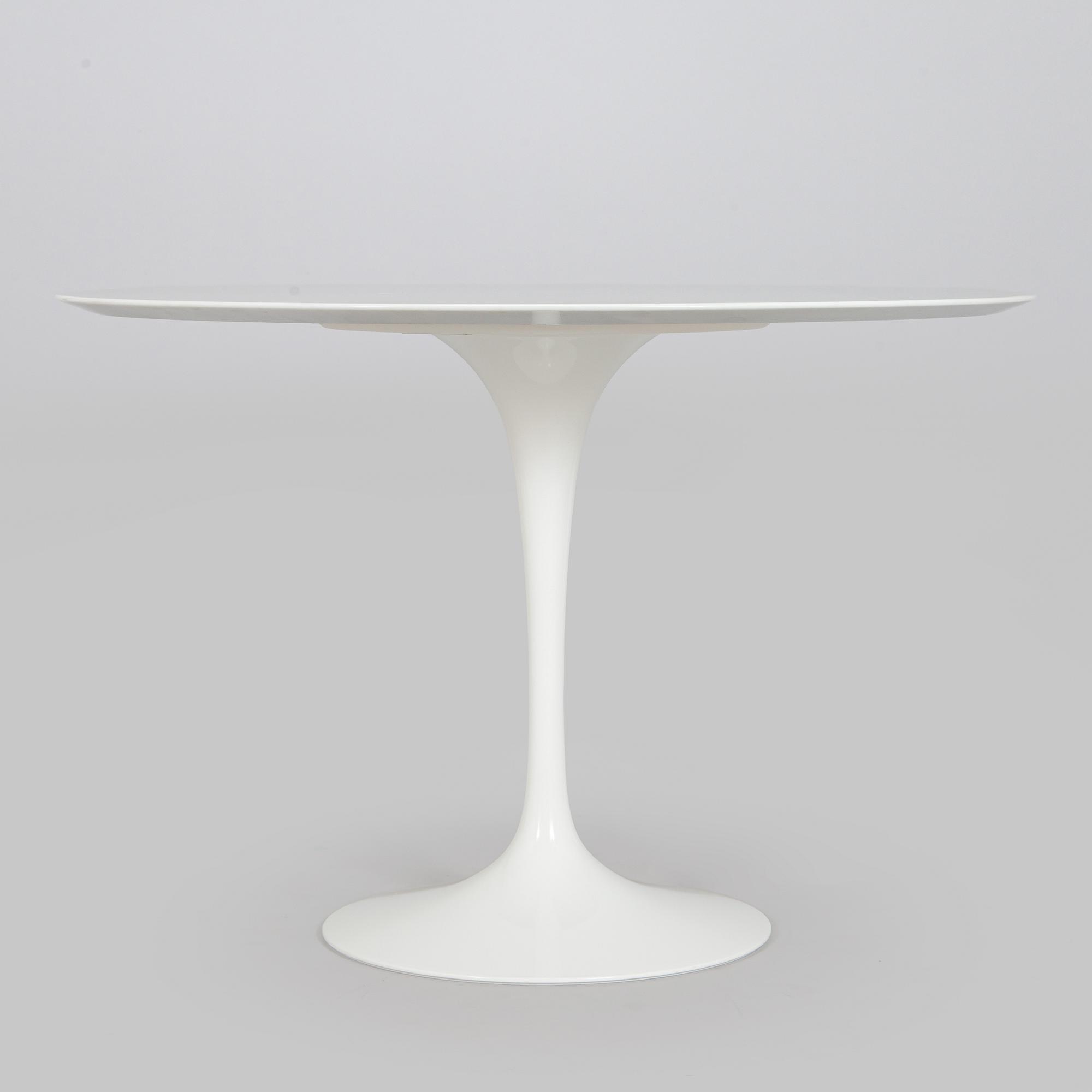 Eero Saarinen, A dining table 'Tulip' Knoll International.