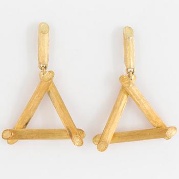 A PAIR OF EARRINGS.