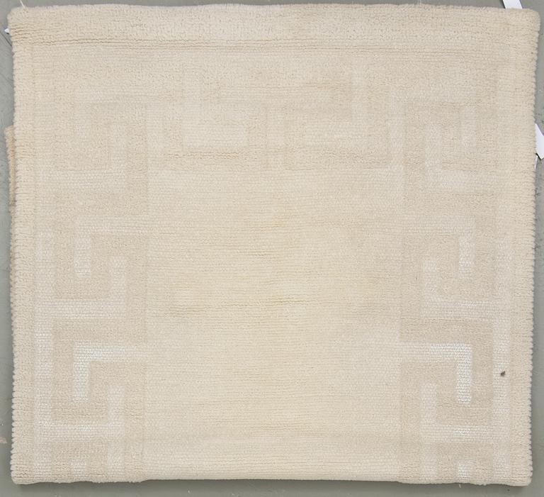 MATTA, maskingjord, möjligen Kasthall. Ca 245x152 cm.