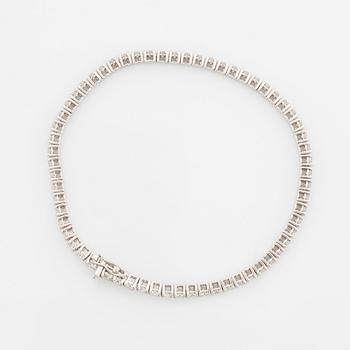 TENNISARMBAND, med briljantslipade diamanter med certifikat HRD.