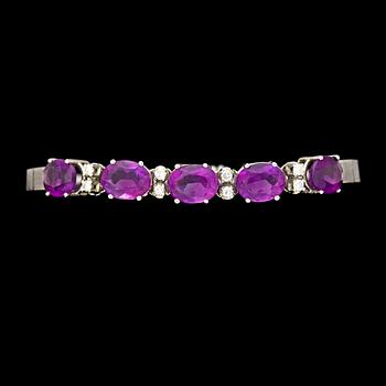 26. BRACELET, amethysts and brilliant cut diamonds, tot. app. 0.25 cts.