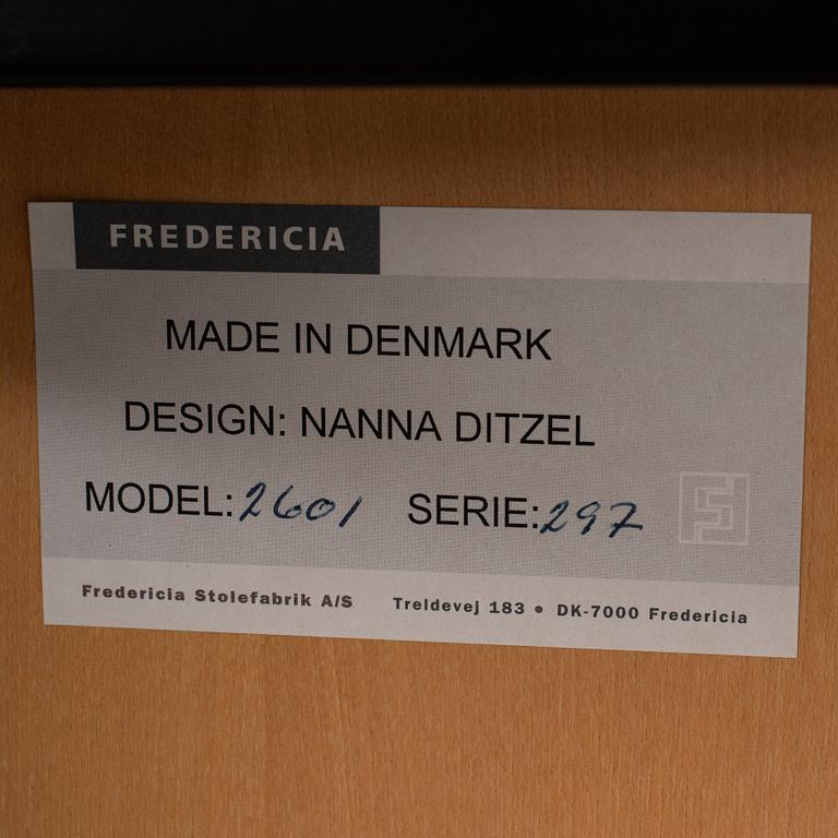 NANNA DITZEL, "Bench for two" / 2600 & 2601, bänk samt bord, Frederica Stolefabrik, modell formgiven ca 1989/1990.