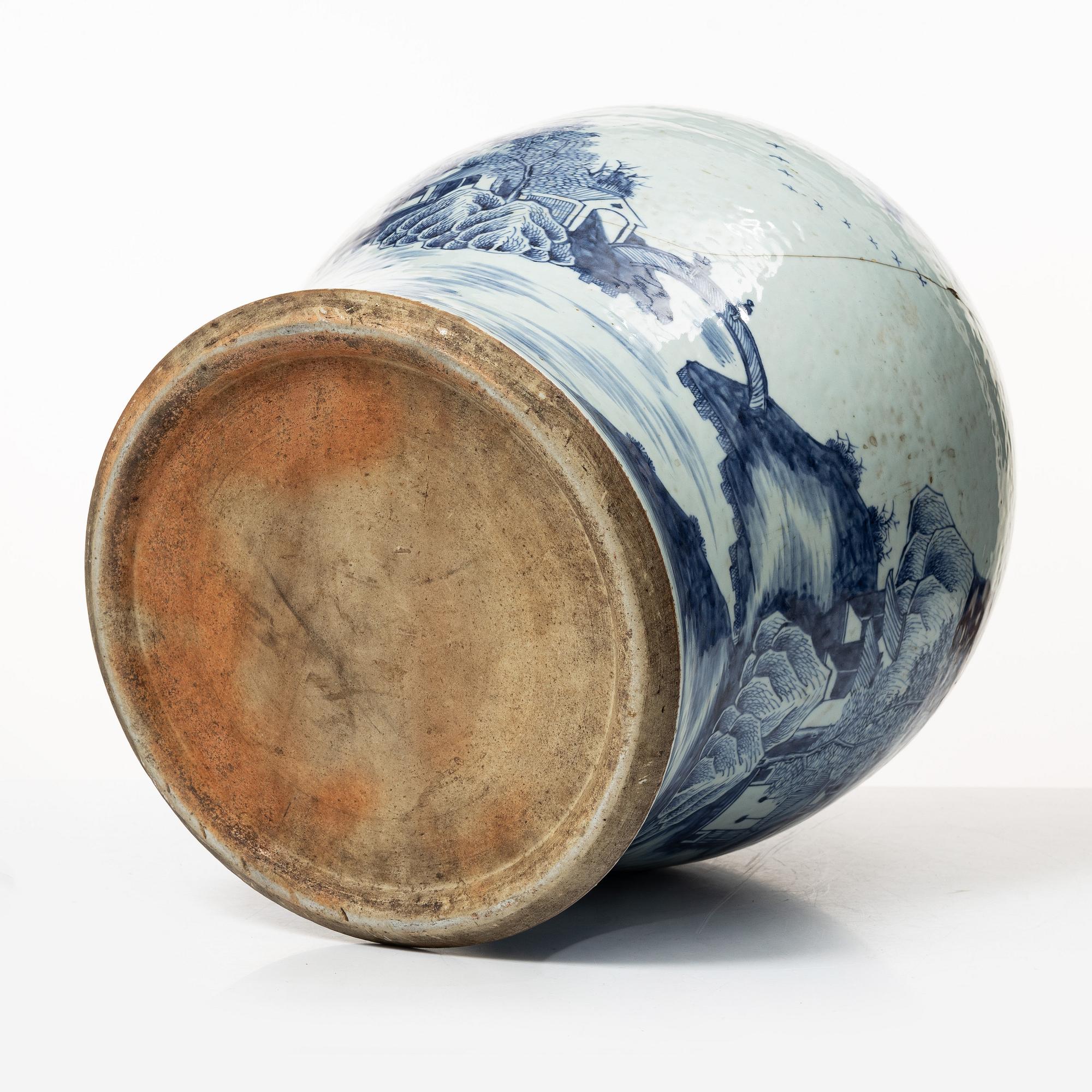 A large blue and white export porcelain urn with cover, China, Qianlong (1736-95).