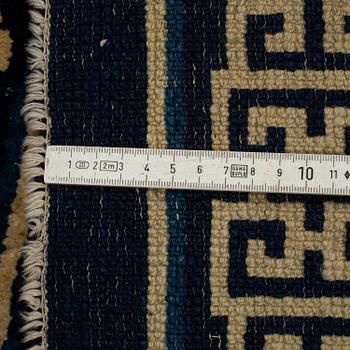 MATTO, a semi-antique Baotou, China, ca 166-167,5 x 103 cm.