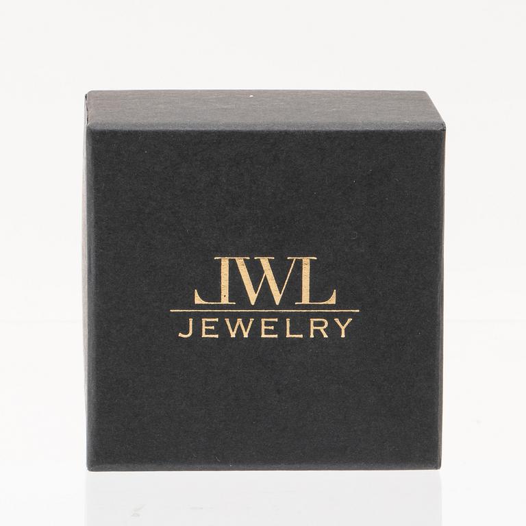 An 18K gold ring set with an oval cut and round brilliant cut diamonds by LWL Jewelry.