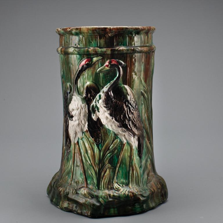 TRÄDGÅRDSPALL, majolika, märkt "Numidian Crane", England sent 1800-tal.