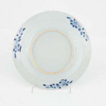 Servisdelar, porslin, 43 st, Kina, Qingdynastin, mestadels Qianlong (1735-95).