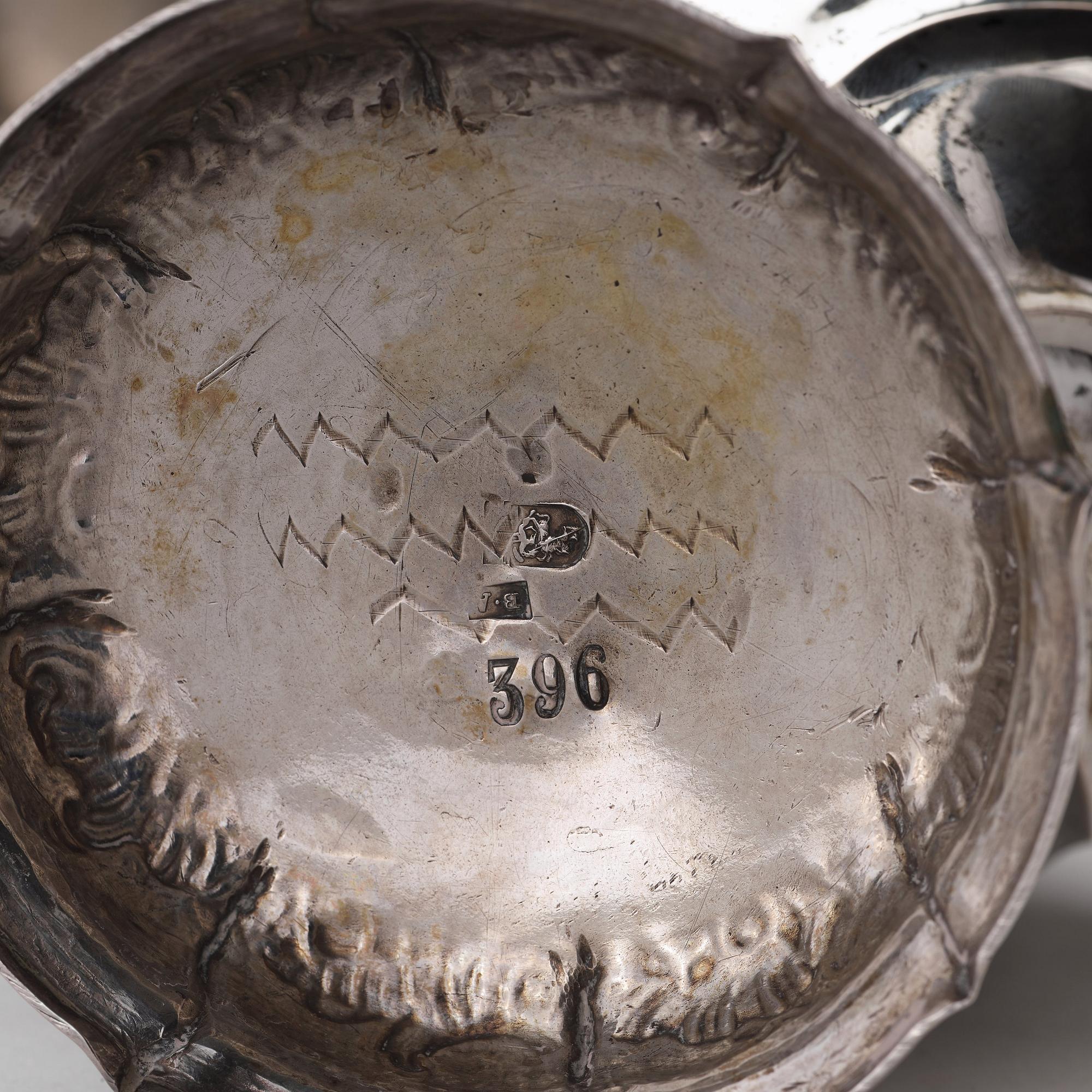 Tedosor, ett par, silver, icke identifierad mästarstämpel, Moskva 1700-talets andra hälft.