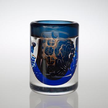 An Edvin Öhrström 'ariel' glass vase, Orrefors Gallery 1987.