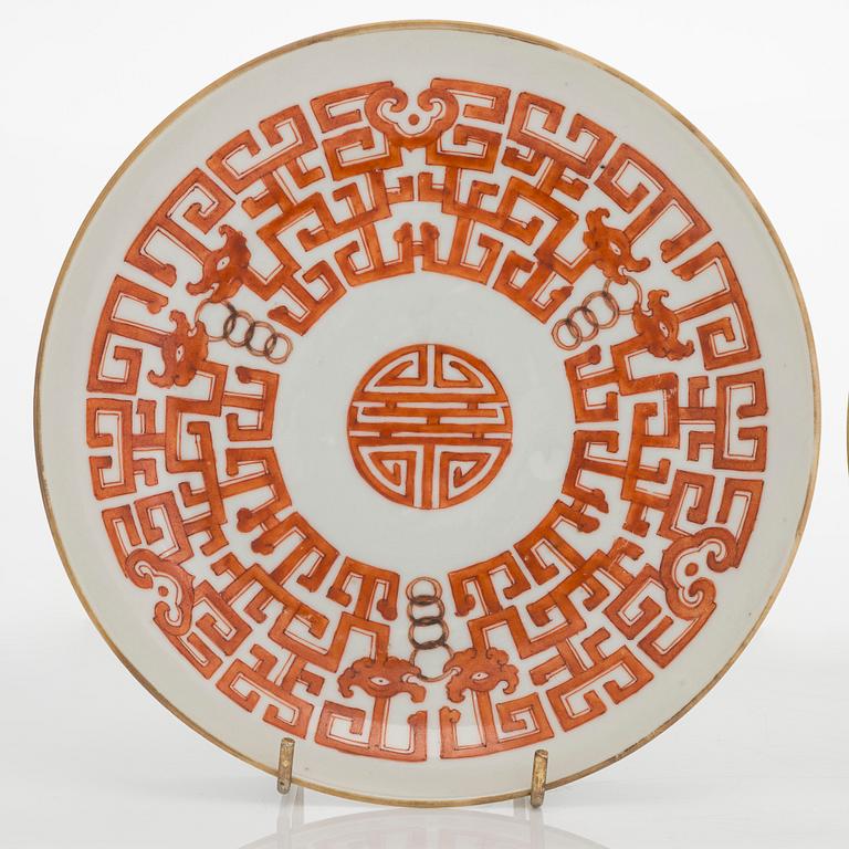 Tallrikar, 2 + 2 st, porslin, Kina, Qingdynastin, 1900-tal.