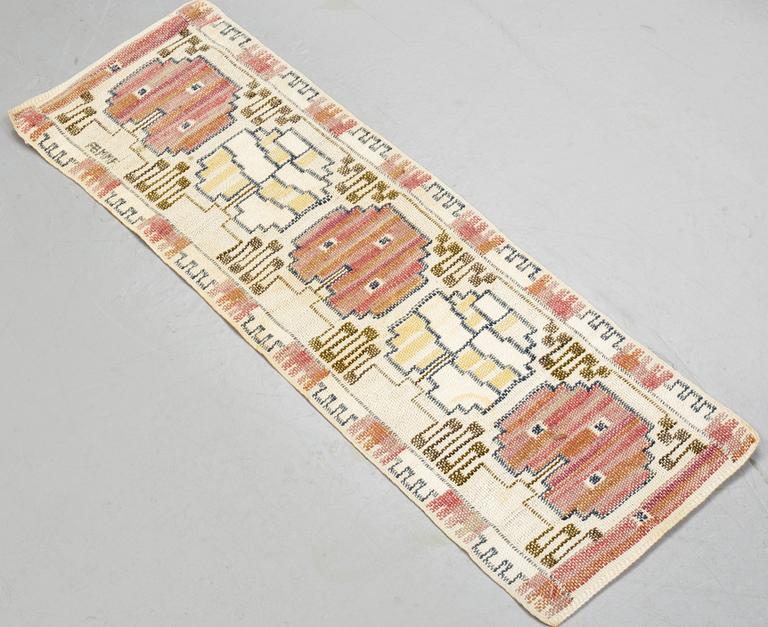 Märta Måås-Fjetterström, a textile, "Grodblad röd", flat weave, ca 27,5 x 88,5 cm, signed AB MMF.