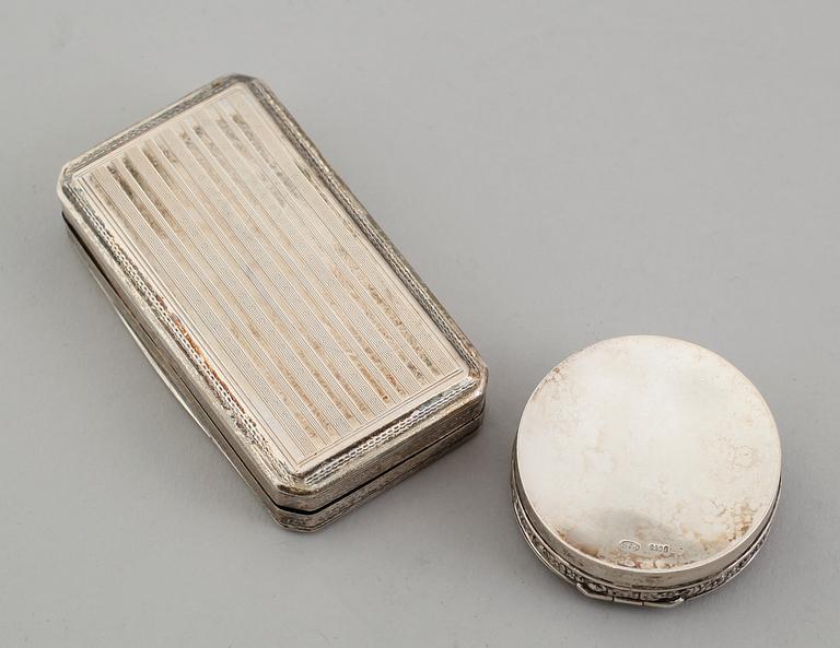 DOSOR, 2 st, silver, 1800-/1900-tal. Vikt ca 86 gram.