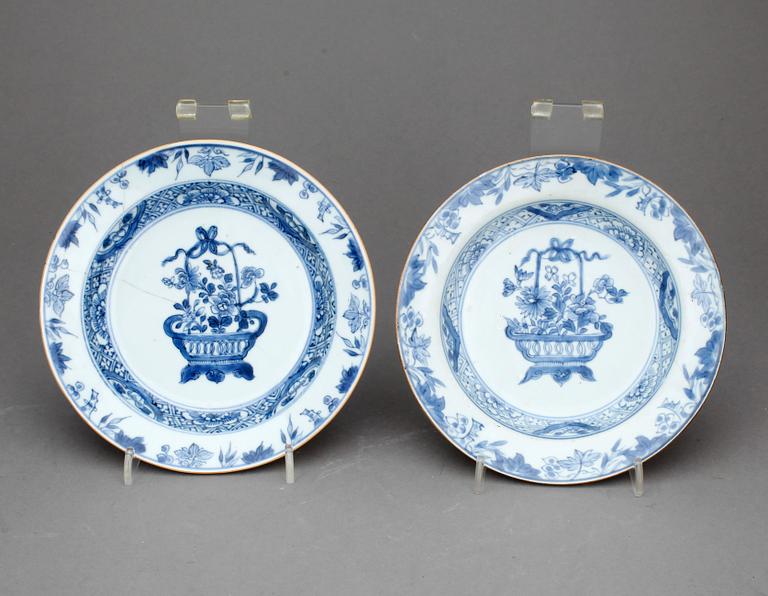 SAMLING PORSLIN, 4 delar, Kina, Qing dynastin bla Kangxi (1662-1722).