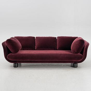 TAF Arkitekter, soffa, "Famna", Firma Svenskt Tenn, 2022.