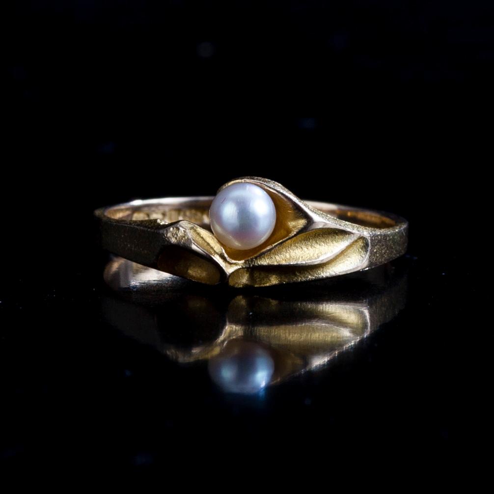 RING, 14K guld, pärla, Björn Weckström Lapponia. Vikt 2,8 g.