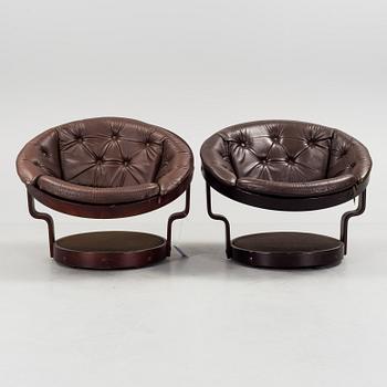 A pair of beech and Leather"Convair" lounge chairs by Oddmund Vad. 1970s.