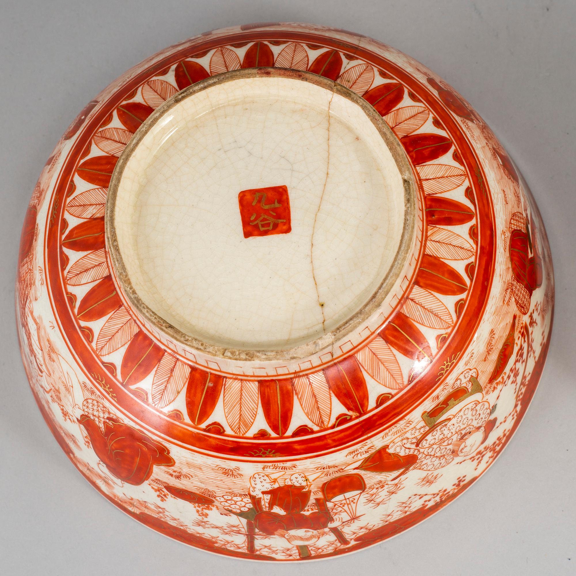 A group of three bowls and a vase, Japanese, part Nabeshima, 19th/20th Century.