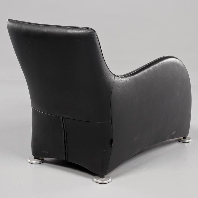 FÅTÖLJ SAMT FOTPALL, "Loge", Gerhard van der Berg, Montis, 1900/2000-tal.