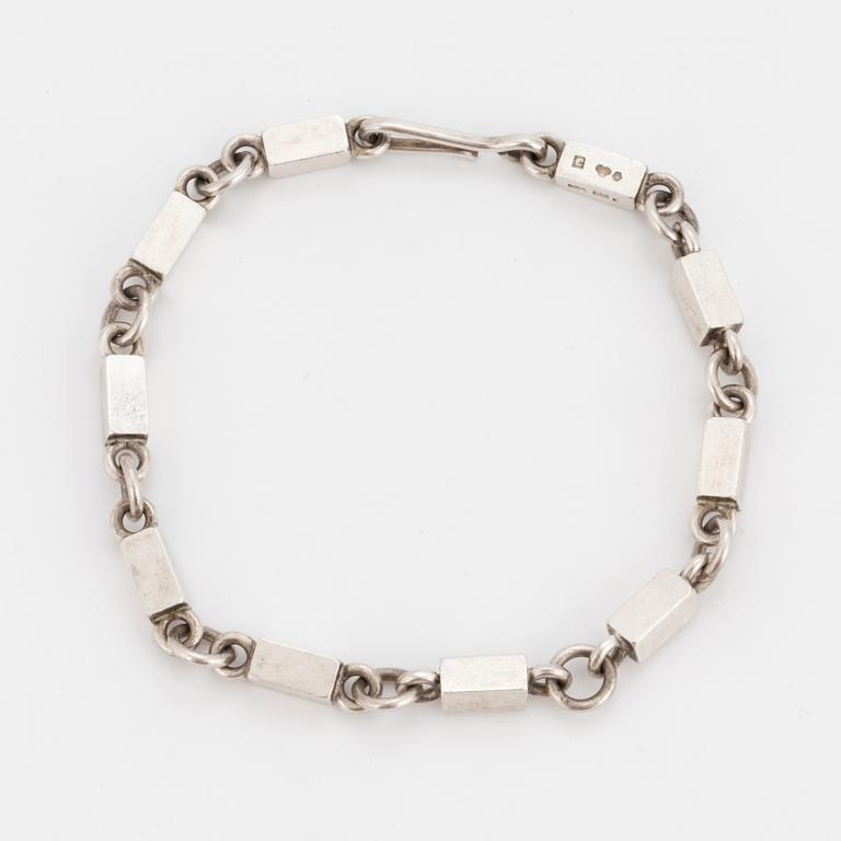 A sterlingsilver bracelet, Wiwen Nilsson, Lund 1968. Weight ca 7 grams.