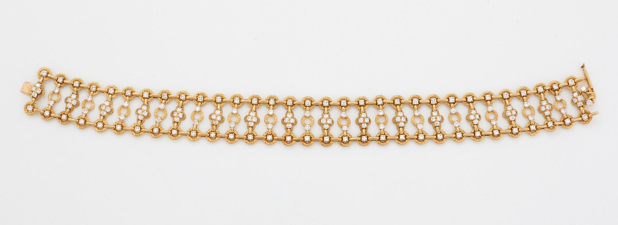 A Van Cleef et Arpels necklace in 18K gold set with round brilliant-cut diamonds, possibly a special order.
