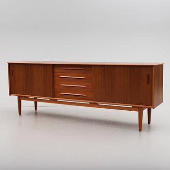 SIDEBOARD, Troeds, Bjärnum, 1900-talets andra hälft.