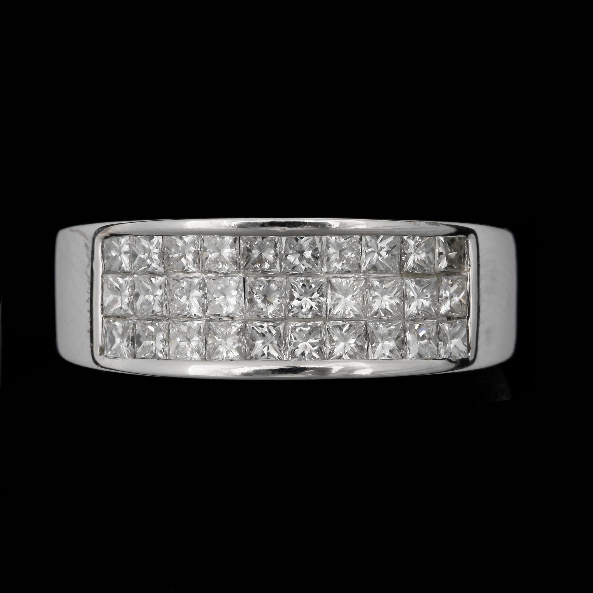 RING, 18k vitguld med 30 princesslipade diamanter tot ca1,50ct. 2000-tal. Vikt 6,5g.