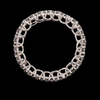 RING, 18k vitguld  med briljantslipade diamanter, totalt ca 3.00 ct. Vikt 4 g.