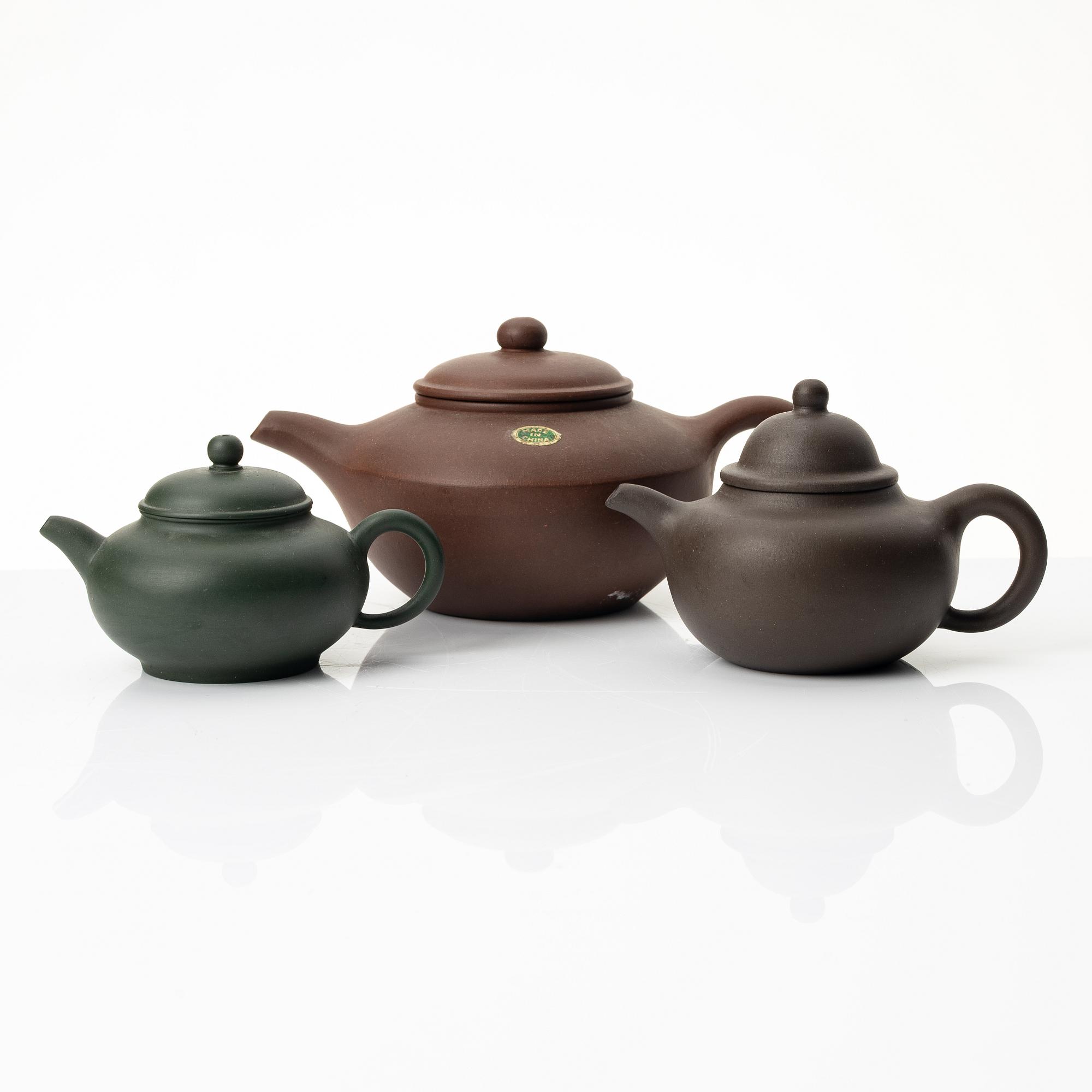 A group of three Chinese yixing teapots, 1970/80s.