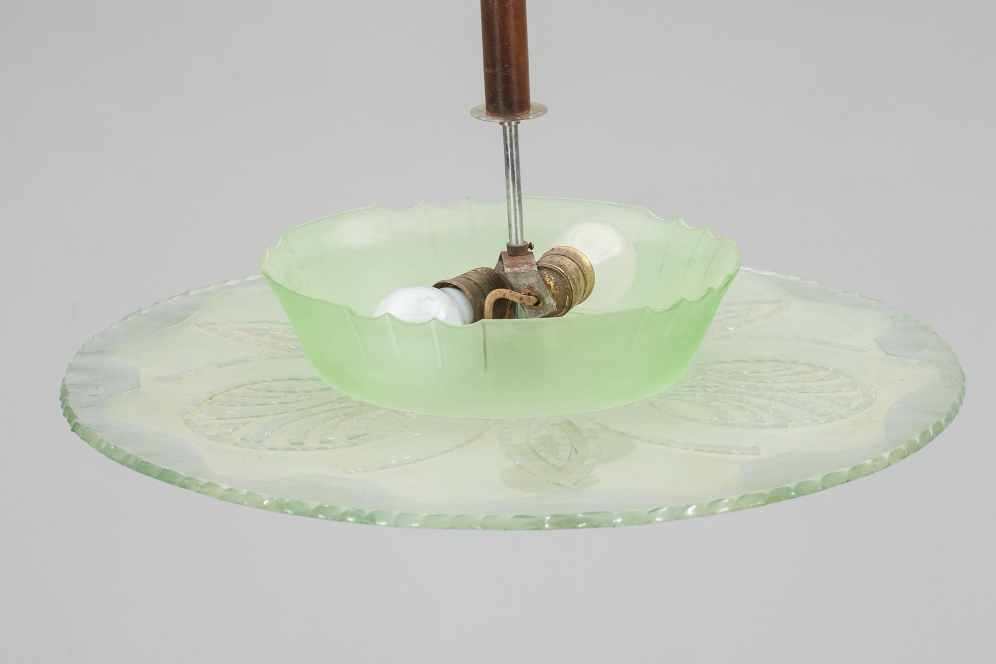 TAKLAMPA, 1940-tal. Höjd 50, diam 59 cm.