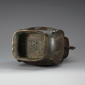 A large archaistic bronze hu, presumably Ming dynasty (1366-1644). Archaistic writing to base.