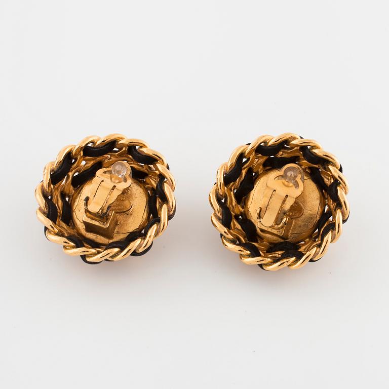 CHANEL, a pair of earrings.