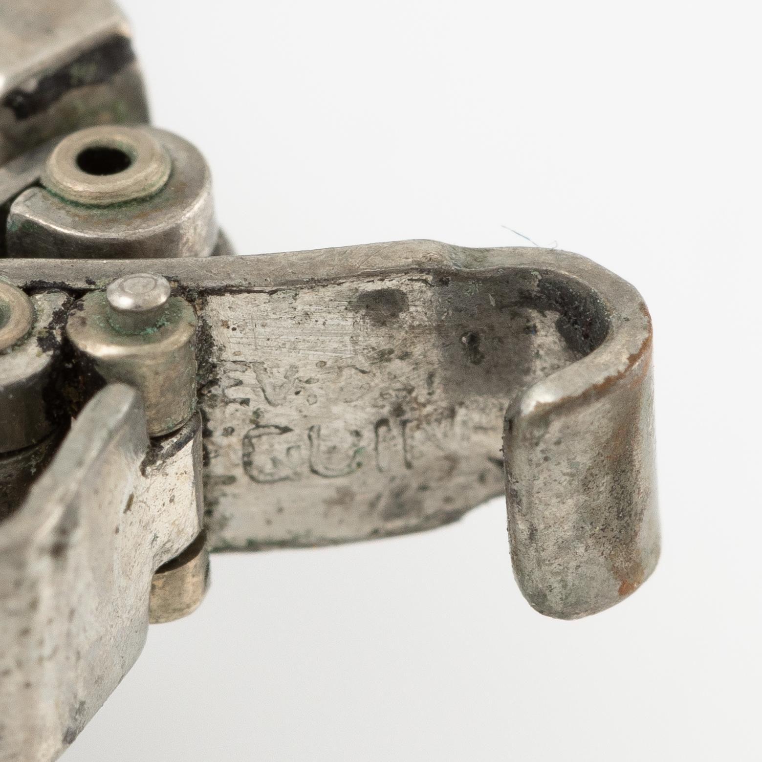 Damarmbandsur, platina med åttkantslipade diamanter, med textilrem.