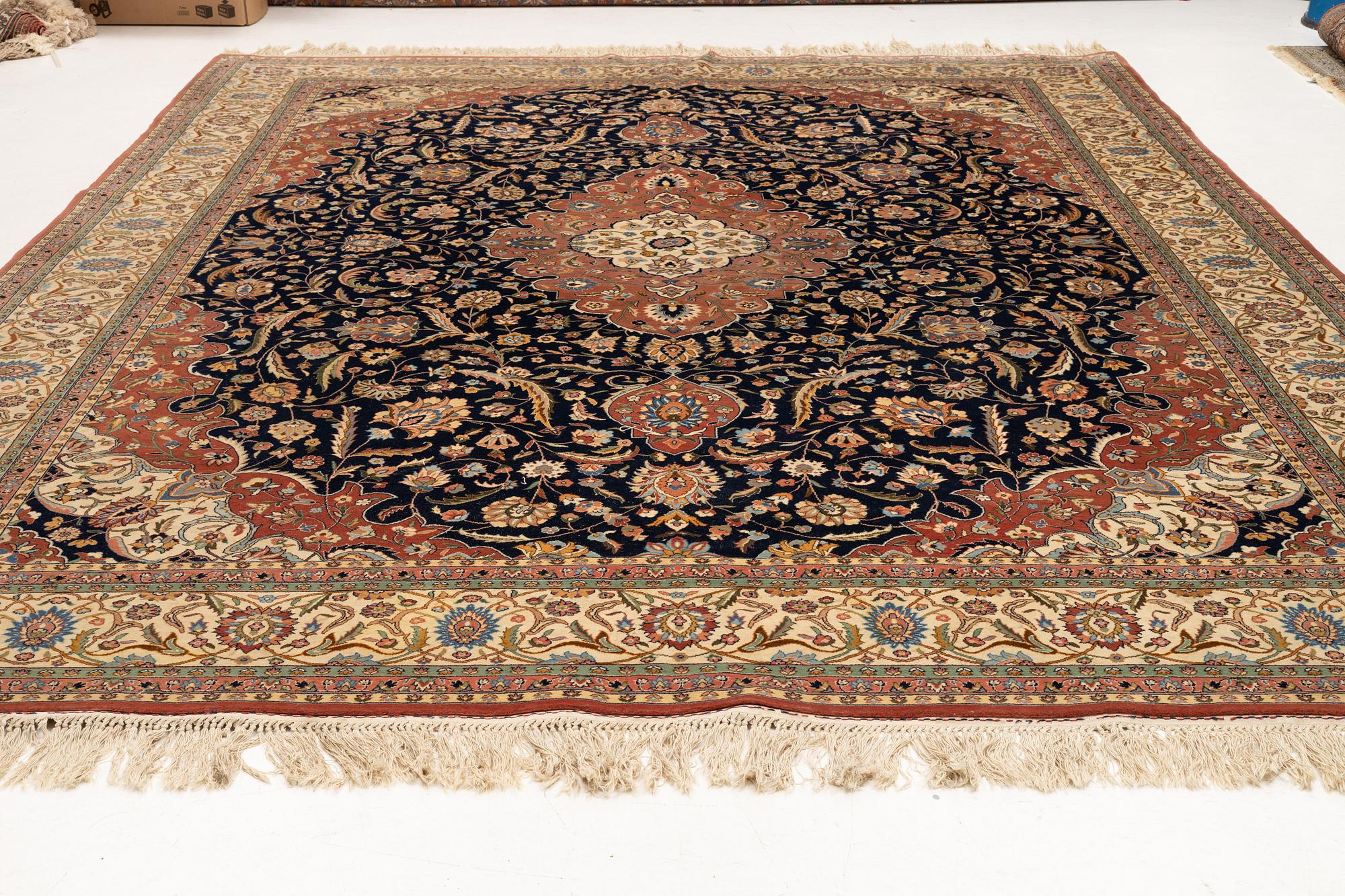 Matta, Kirman, ca 400 x 290 cm.