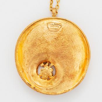 A Jorma Laine pendant with a chain in gilded bronze, "Chic".