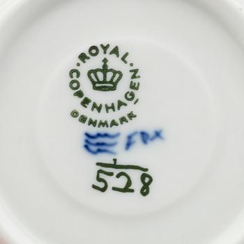 A SET OF 17 PIECES ROYAL COPENHAGEN "MUSSELMALET" PORCELAIN, Denmark.