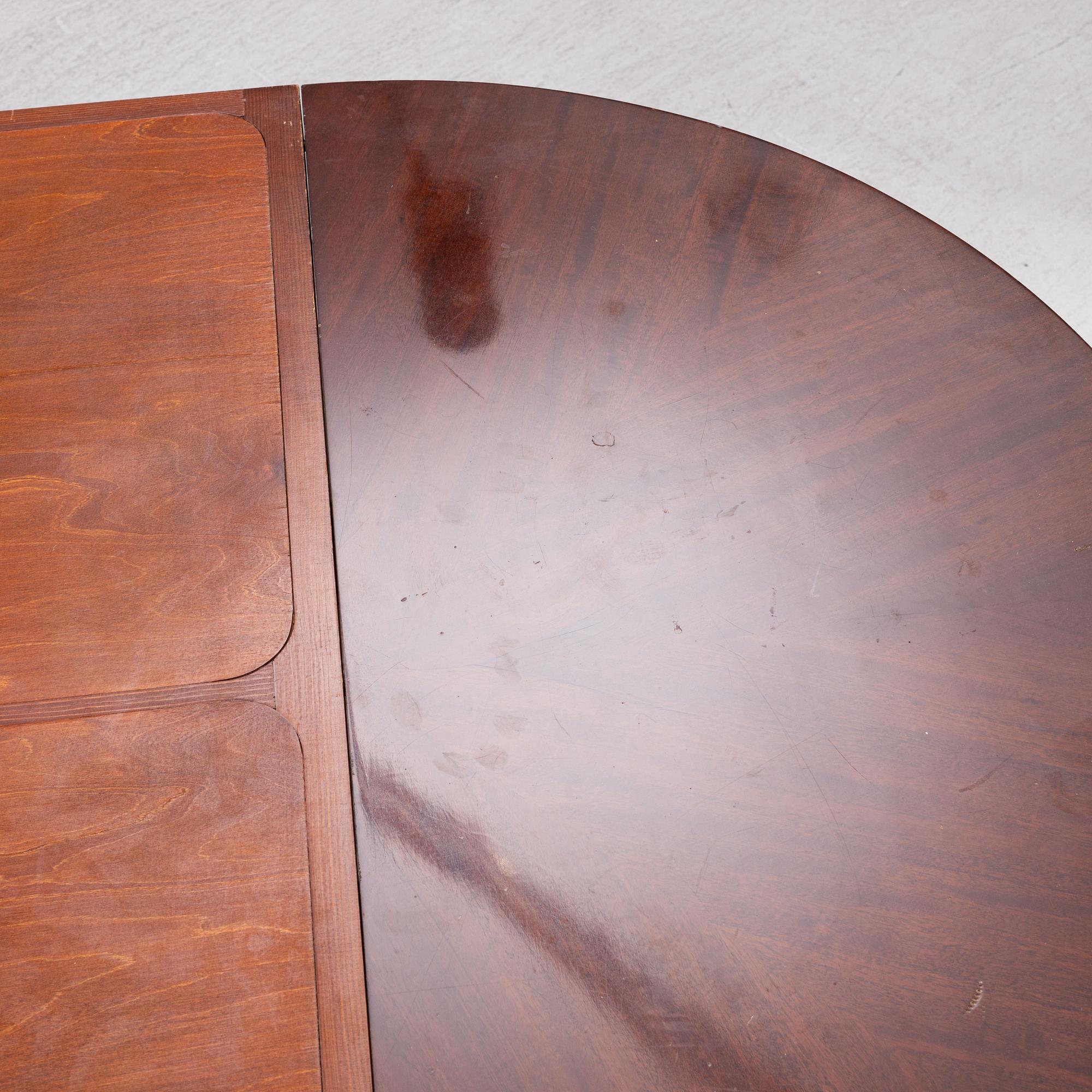 Dining table, Gustavian style, 6 extension leaves, 20th century.