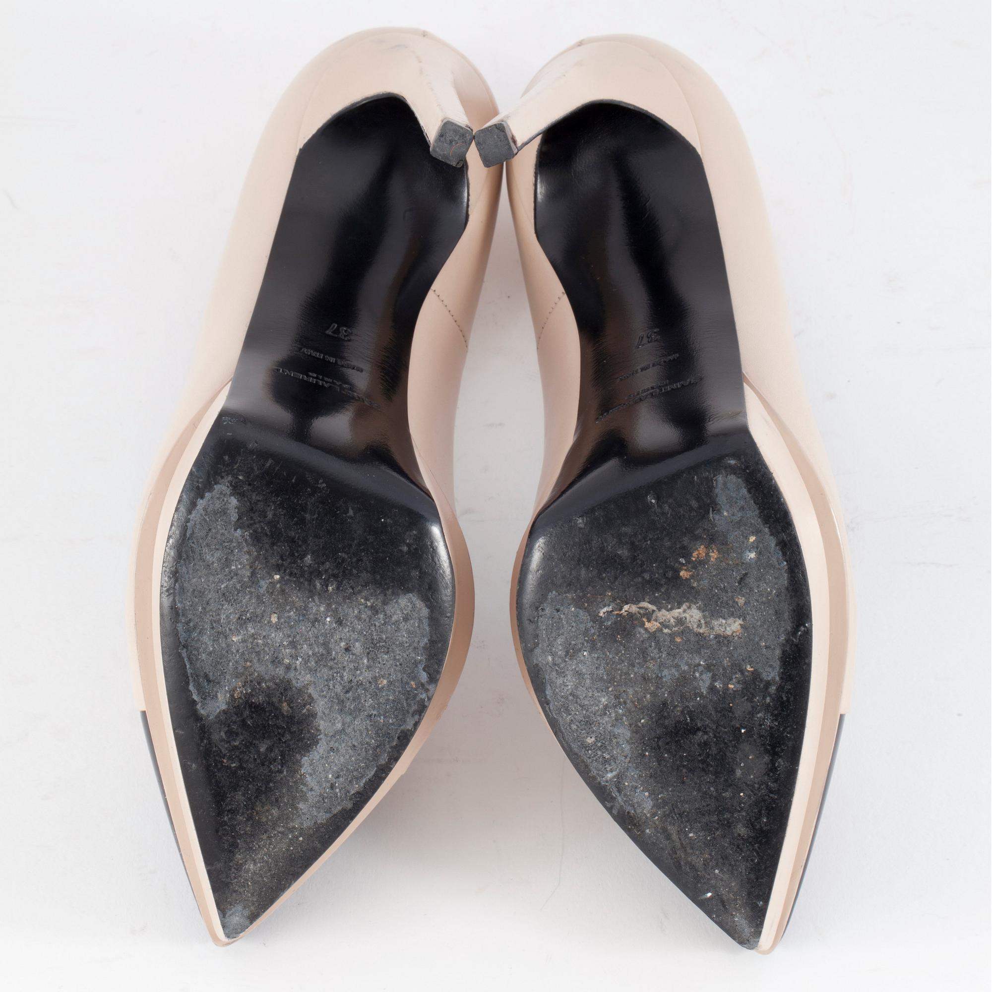 YVES SAINT LAURENT, ett par pumps. Storlek 37.