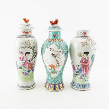 Lock urns 3 pcs China 20th century porcelain.